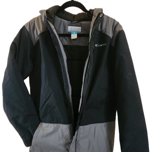 Stylish Columbia Nylon Waterproof Jacket – Youth XL - Picture 2 of 9